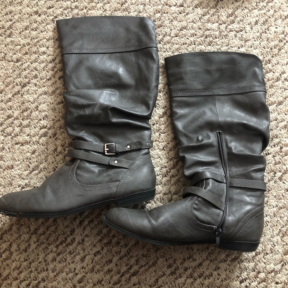 Grey boots